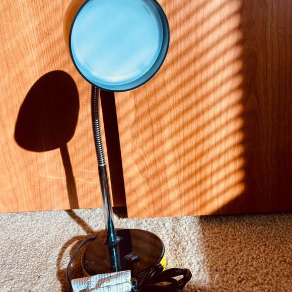 LED reading lamp | Electric: No bulb needed - Picture 4 of 5